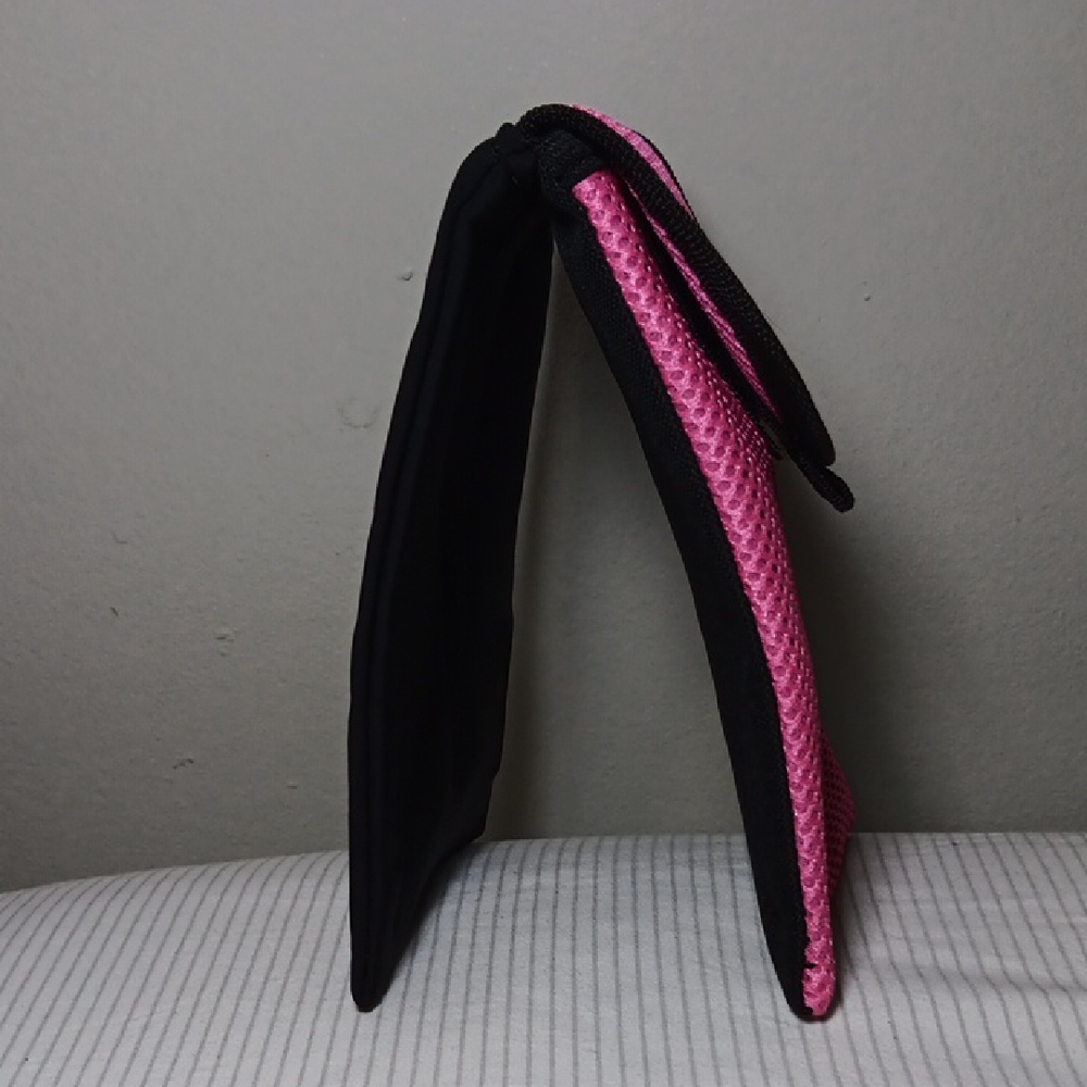 Running Buddy Mini Magnetic Pink Mesh Phone Holder - Picture 3 of 6
